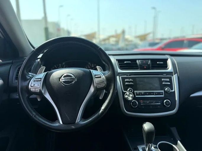 Подержанный Nissan Altima V (L33) Рестайлинг, 2.5 л, 2017 в Шардже от Al Muhtaref Used Cars Серебристый цвет. GCC | AUTO.AE
