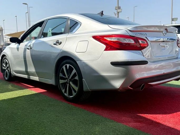 Подержанный Nissan Altima V (L33) Рестайлинг, 2.5 л, 2017 в Шардже от Al Muhtaref Used Cars Серебристый цвет. GCC | AUTO.AE