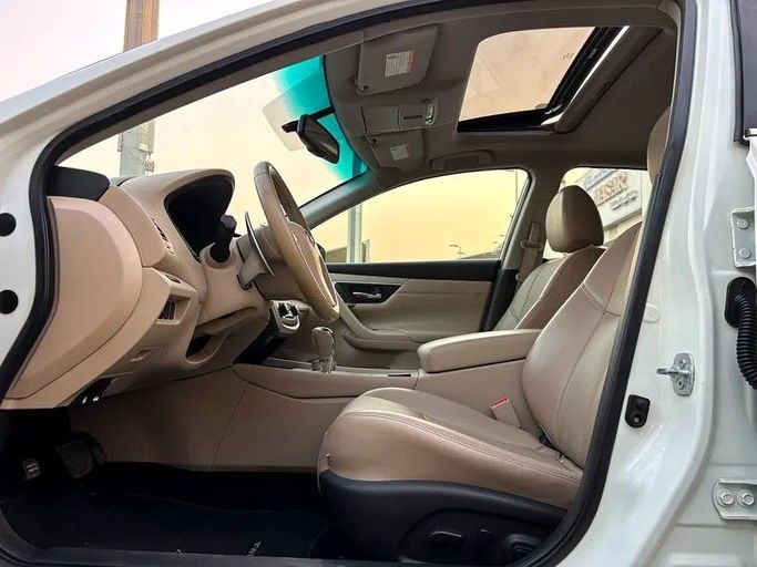 Used Nissan Altima V (L33) Facelift, 3.5 l, 2017 in Sharjah by Almasar Used Cars, White color. GCC Specs | AUTO.AE