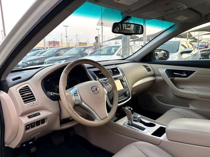 Used Nissan Altima V (L33) Facelift, 3.5 l, 2017 in Sharjah by Almasar Used Cars, White color. GCC Specs | AUTO.AE