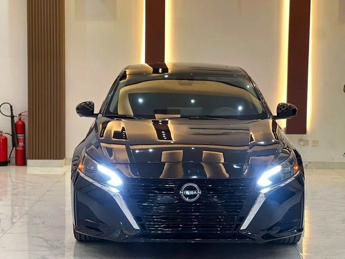 Подержанный Nissan Altima VI (L34) Рестайлинг, 2.5 л, 2023 в Шардже от Alzawraq Alazrak Черный цвет. Американская | AUTO.AE