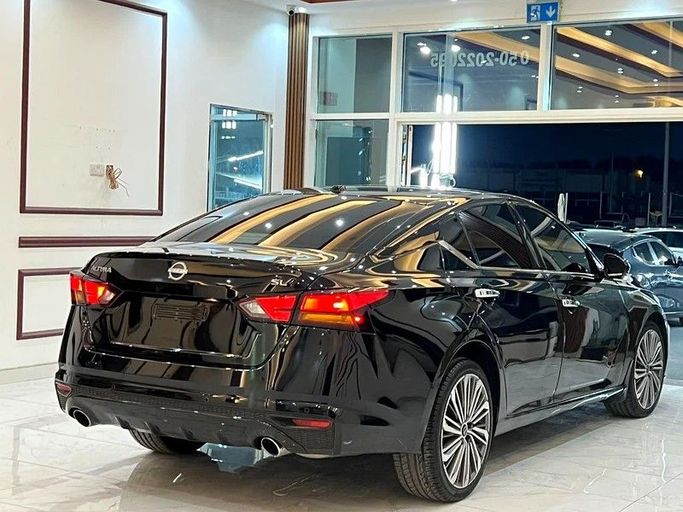 Подержанный Nissan Altima VI (L34) Рестайлинг, 2.5 л, 2023 в Шардже от Alzawraq Alazrak Черный цвет. Американская | AUTO.AE