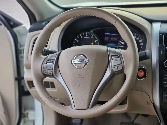 Подержанный Nissan Altima V (L33), 2.5 л, 2014 в Шардже от Al Sayed Ezzat Khamis Белый цвет. GCC | AUTO.AE