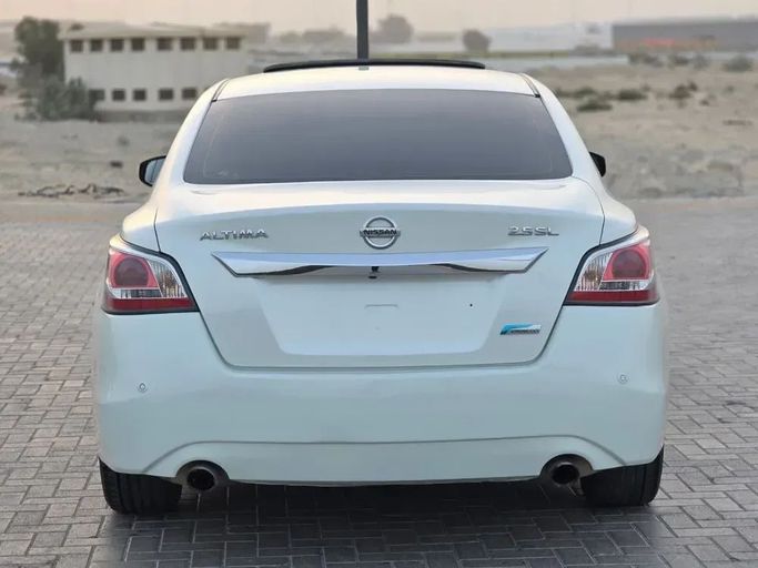 Подержанный Nissan Altima V (L33), 2.5 л, 2014 в Шардже от Al Sayed Ezzat Khamis Белый цвет. GCC | AUTO.AE
