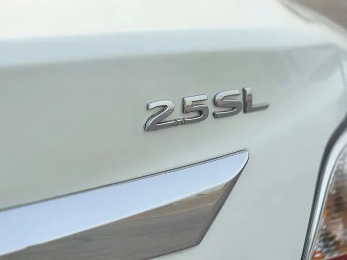 Подержанный Nissan Altima V (L33), 2.5 л, 2014 в Шардже от Al Sayed Ezzat Khamis Белый цвет. GCC | AUTO.AE