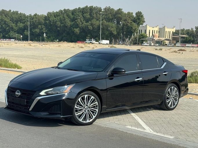 Подержанный Nissan Altima VI (L34) Рестайлинг, 2.5 л, 2024 в Шардже от Noor Al Seyoh Used Cars Черный цвет. GCC | AUTO.AE