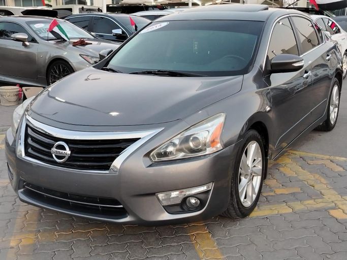 Подержанный Nissan Altima V (L33), 3.5 л, 2014 в Шардже от Al Helal Al Abyadh Used Cars Серебристый цвет. Американская | AUTO.AE