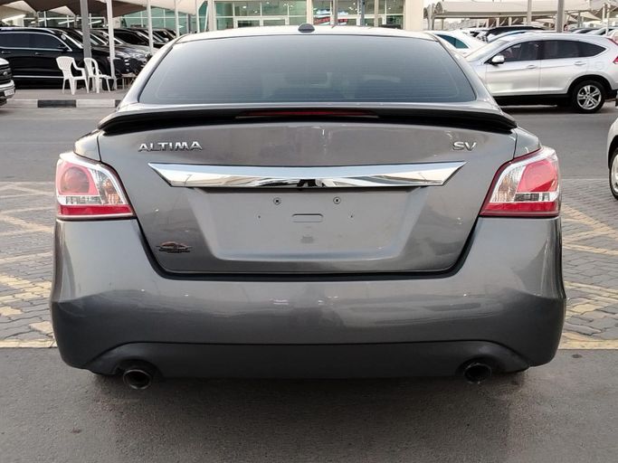 Подержанный Nissan Altima V (L33), 3.5 л, 2014 в Шардже от Al Helal Al Abyadh Used Cars Серебристый цвет. Американская | AUTO.AE