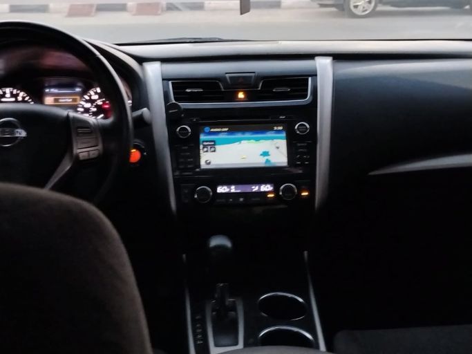 Подержанный Nissan Altima V (L33), 3.5 л, 2014 в Шардже от Al Helal Al Abyadh Used Cars Серебристый цвет. Американская | AUTO.AE