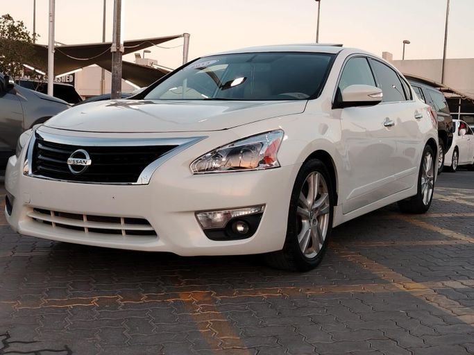 Used Nissan Altima V (L33), 3.5 l, 2013 in Sharjah by Al Helal Al Abyadh Used Cars, White color. American Specs | AUTO.AE
