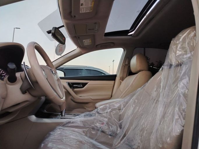 Used Nissan Altima V (L33), 3.5 l, 2013 in Sharjah by Al Helal Al Abyadh Used Cars, White color. American Specs | AUTO.AE