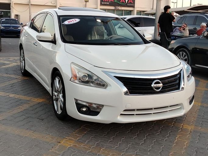 Used Nissan Altima V (L33), 3.5 l, 2013 in Sharjah by Al Helal Al Abyadh Used Cars, White color. American Specs | AUTO.AE