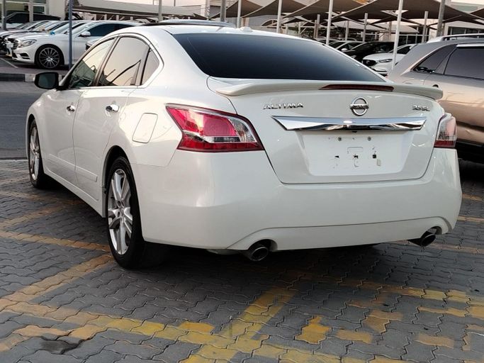 Used Nissan Altima V (L33), 3.5 l, 2013 in Sharjah by Al Helal Al Abyadh Used Cars, White color. American Specs | AUTO.AE