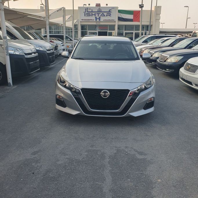 مستعملة Nissan Altima السادس (L34), 2.5 l, 2020 في في الشارقة من Ishtar Used Cars، اللون فضي. المواصفات الأمريكية | AUTO.AE