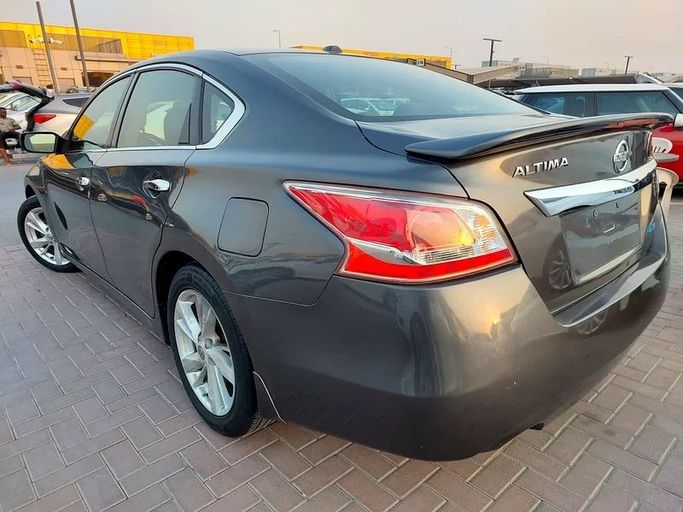 Подержанный Nissan Altima V (L33), 2.5 л, 2013 в Шардже от Al Aqsa Used Cars Серый цвет. Американская | AUTO.AE