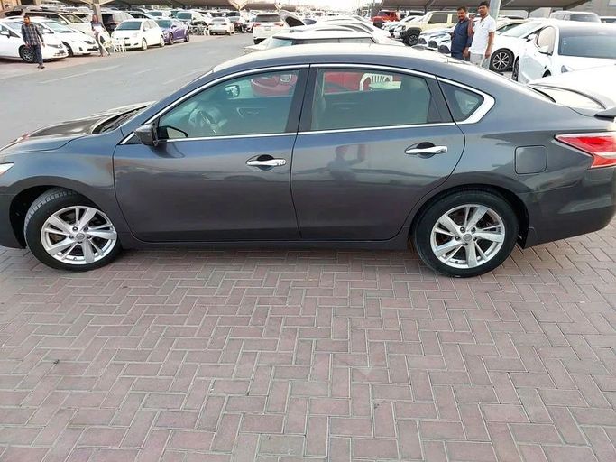 Подержанный Nissan Altima V (L33), 2.5 л, 2013 в Шардже от Al Aqsa Used Cars Серый цвет. Американская | AUTO.AE
