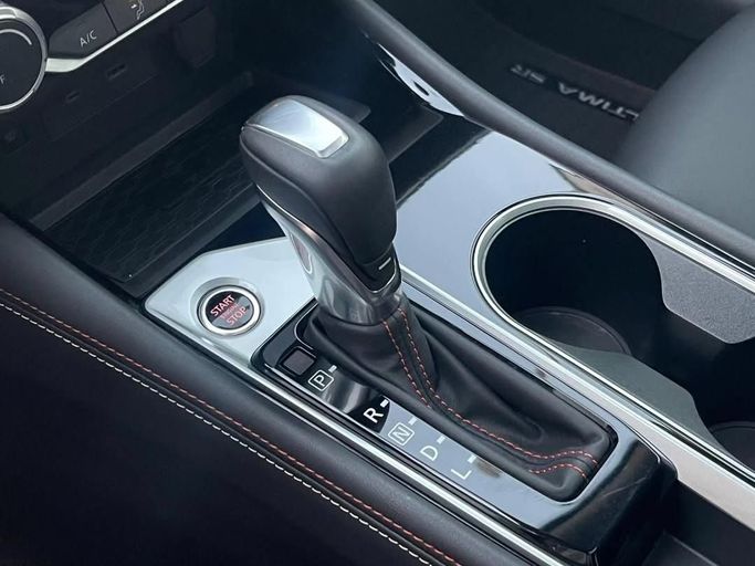 Подержанный Nissan Altima VI (L34) Рестайлинг, 2.5 л, 2024 в Шардже от Al Nukhba Al Malakyah Used Cars Черный цвет. Американская | AUTO.AE