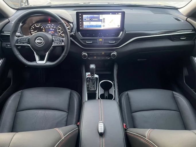 Подержанный Nissan Altima VI (L34) Рестайлинг, 2.5 л, 2024 в Шардже от Al Nukhba Al Malakyah Used Cars Черный цвет. Американская | AUTO.AE