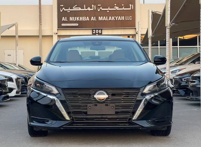 Подержанный Nissan Altima VI (L34) Рестайлинг, 2.5 л, 2023 в Шардже от Al Nukhba Al Malakyah Used Cars Черный цвет. Американская | AUTO.AE
