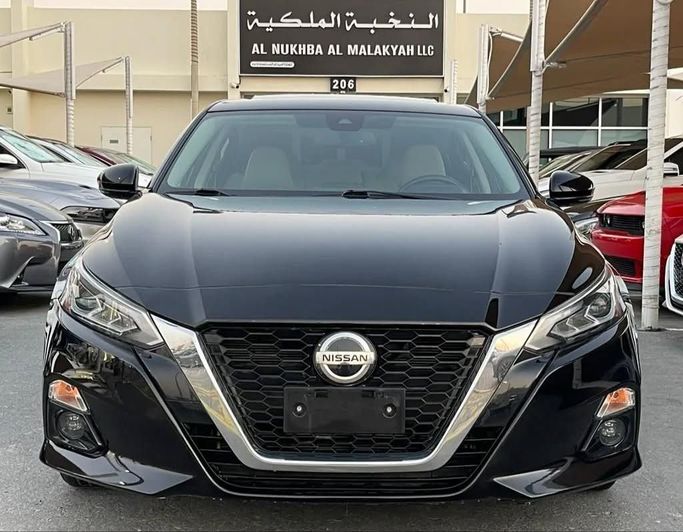 Подержанный Nissan Altima VI (L34), 2.5 л, 2019 в Шардже от Al Nukhba Al Malakyah Used Cars Черный цвет. Американская | AUTO.AE