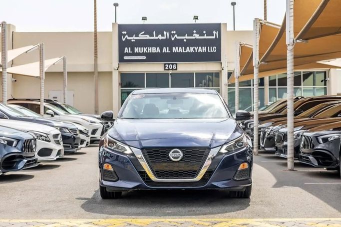 Подержанный Nissan Altima VI (L34), 2.5 л, 2019 в Шардже от Al Nukhba Al Malakyah Used Cars Синий цвет. Американская | AUTO.AE