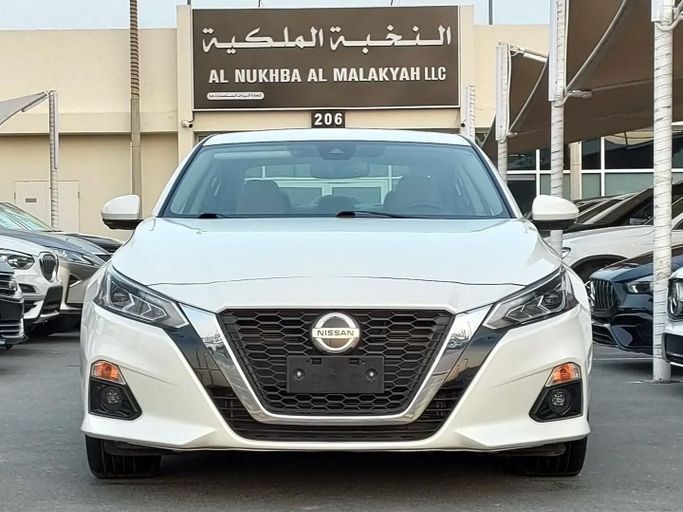 Used Nissan Altima VI (L34), 2.5 l, 2019 in Sharjah by Al Nukhba Al Malakyah Used Cars, White color. American Specs | AUTO.AE