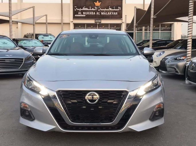 Used Nissan Altima VI (L34), 2.5 l, 2019 in Sharjah by Al Nukhba Al Malakyah Used Cars, Silver color. American Specs | AUTO.AE