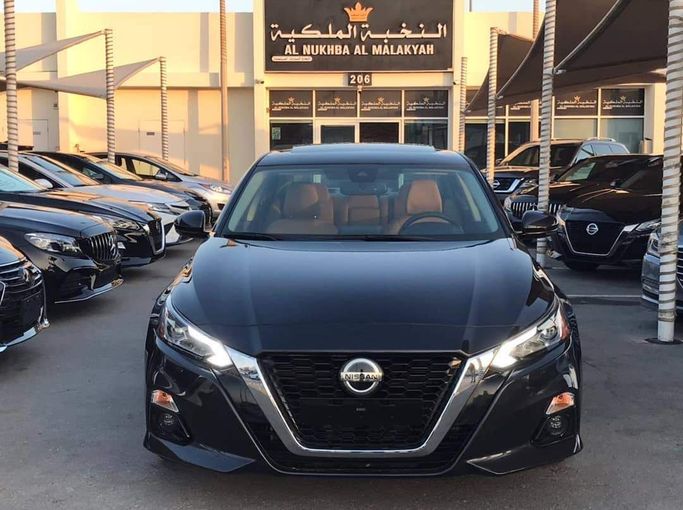 Подержанный Nissan Altima VI (L34), 2.5 л, 2019 в Шардже от Al Nukhba Al Malakyah Used Cars Черный цвет. Американская | AUTO.AE