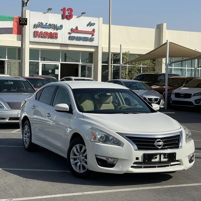 Used Nissan Altima V (L33), 2.5 l, 2015 in Sharjah by Badar Used Cars, White color.  | AUTO.AE