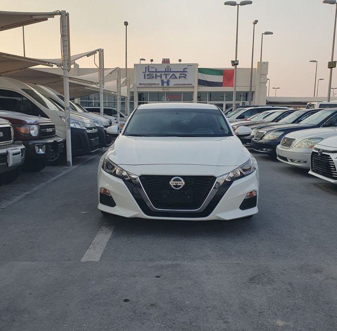 Подержанный Nissan Altima VI (L34), 2.5 л, 2020 в Шардже от Ishtar Used Cars Белый цвет. Американская | AUTO.AE