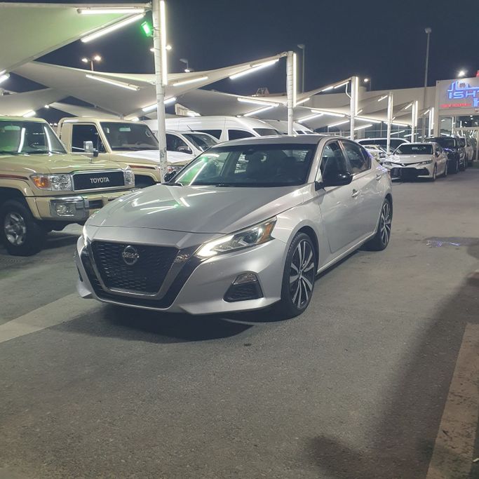 Подержанный Nissan Altima VI (L34), 2.5 л, 2020 в Шардже от Ishtar Used Cars Серебристый цвет. Американская | AUTO.AE