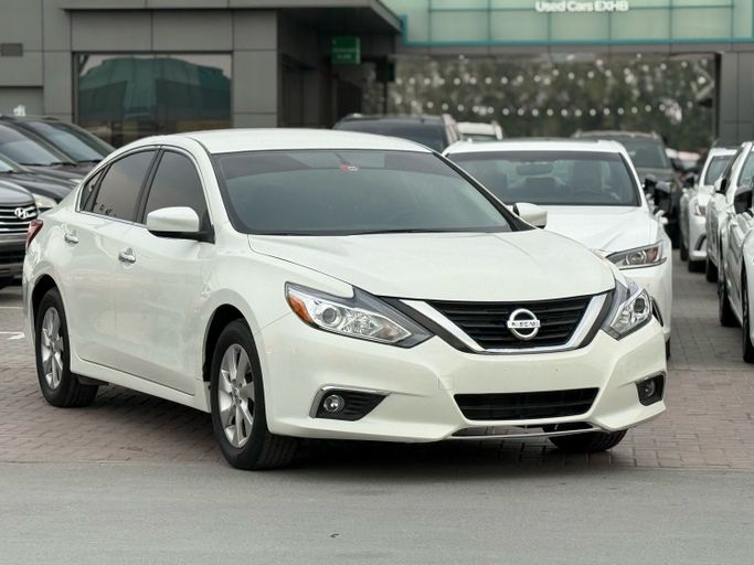 Used Nissan Altima V (L33) Facelift, 2.5 l, 2018 in Sharjah, White color. GCC Specs | AUTO.AE