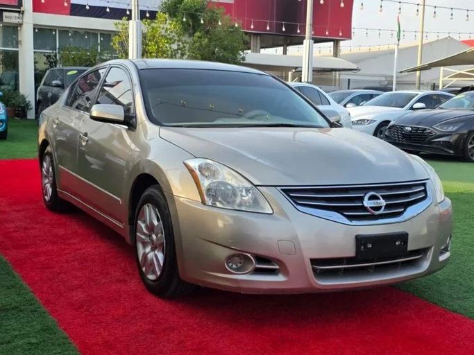 Подержанный Nissan Altima IV (L32) Рестайлинг, 2.5 л, 2010 в Шардже от Challenger Used Cars Золотистый цвет. GCC | AUTO.AE