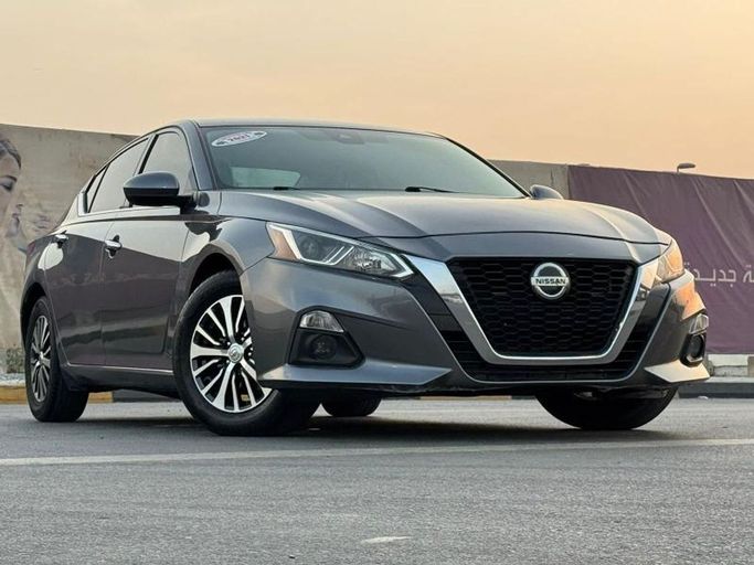 Подержанный Nissan Altima VI (L34), 2.5 л, 2021 в Шардже от Al Fareed Used Cars Серый цвет. Американская | AUTO.AE
