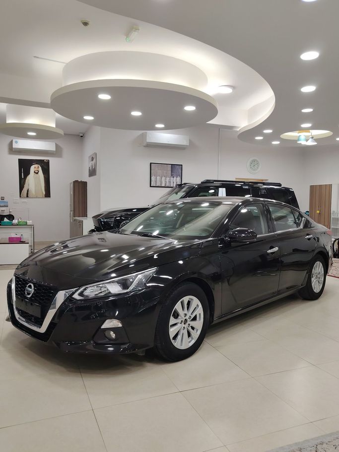 مستعملة Nissan Altima السادس (L34), 2.0 l, 2021 في في الشارقة من Wahat Bavaria used Cars، اللون أسود. المواصفات الصينية | AUTO.AE