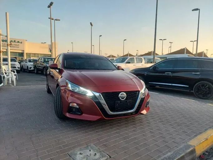 Подержанный Nissan Altima VI (L34), 2.5 л, 2019 в Шардже от Yamani Used Cars Trading LLC Красный цвет. GCC | AUTO.AE
