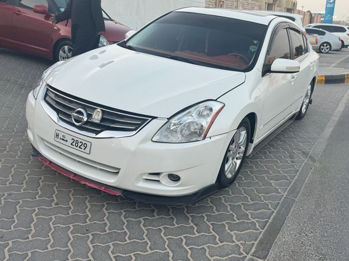 Used Nissan Altima IV (L32) Facelift, 2.5 l, 2010 in Sharjah, White color. GCC Specs | AUTO.AE