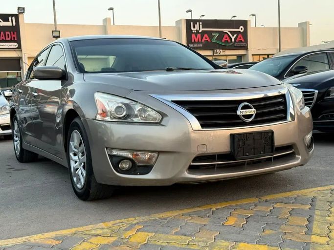 مستعملة Nissan Altima V (L33), 2.5 l, 2015 في في الشارقة من Alhilal Alabyadh، اللون برونزي. المواصفات الأمريكية | AUTO.AE