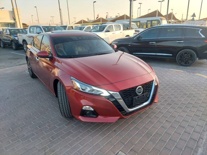 Подержанный Nissan Altima VI (L34), 2.5 л, 2019 в Шардже от Yamani Used Cars Trading LLC Тёмно-бордовый цвет. Американская | AUTO.AE
