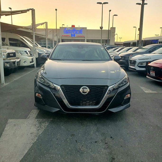 Подержанный Nissan Altima VI (L34), 2.5 л, 2021 в Шардже от Ishtar Used Cars Серебристый цвет. Американская | AUTO.AE | Объявление #257465