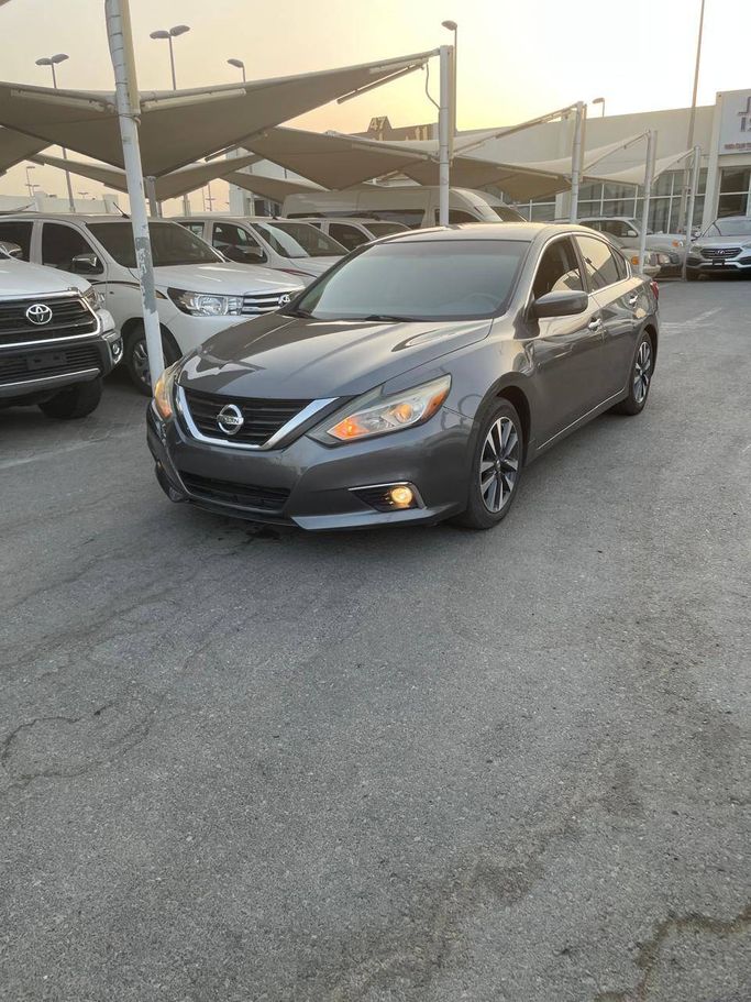 مستعملة Nissan Altima عملية فيس ليفت V (L33), 2.5 l, 2017 في في الشارقة من Ishtar Used Cars، اللون رمادي. المواصفات الأمريكية | AUTO.AE | إعلان #271817