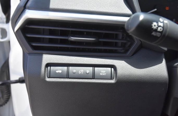 مستعملة Nissan Altima فيس ليفت السادس (L34), 2.5 l, 2025 في في الإمارات, الشارقة، اللون أبيض. المواصفات الأمريكية | AUTO.AE | إعلان #274348