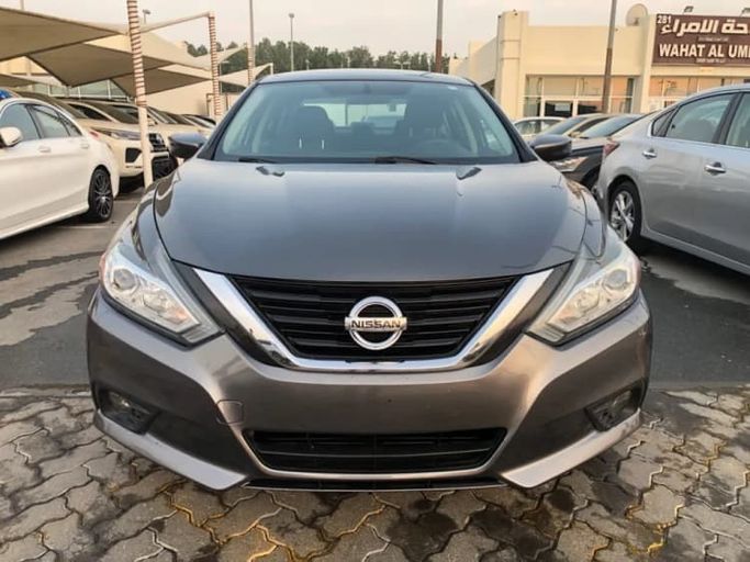مستعملة ⁦Nissan Altima عملية فيس ليفت V (L33)، 2.5 l، 2018⁩ في في الإمارات, الشارقة من Wahat Al Umra Used Cars، اللون رمادي. المواصفات الأمريكية | AUTO.AE | إعلان #289547