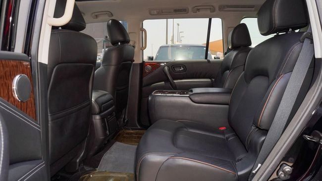 Подержанный Nissan Armada II Рестайлинг, 5.6 л, 2021 в Шардже от Alnujoom Al Malakiah Used Cars Черный цвет. Американская | AUTO.AE