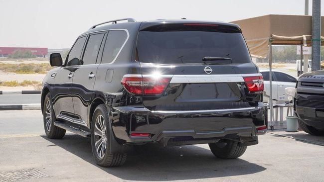Подержанный Nissan Armada II Рестайлинг, 5.6 л, 2021 в Шардже от Alnujoom Al Malakiah Used Cars Черный цвет. Американская | AUTO.AE