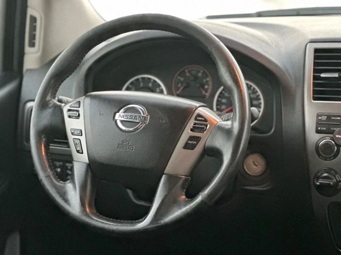 Подержанный Nissan Armada I Рестайлинг, 5.6 л, 2013 в Шардже от Al Aayan Used Cars Серебристый цвет. GCC | AUTO.AE