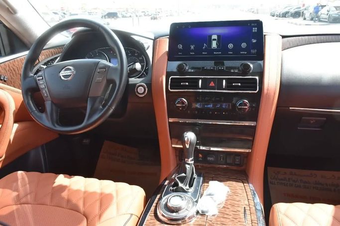 Подержанный Nissan Armada II, 5.6 л, 2018 в Шардже от Alfaris Used Cars Красный цвет. Other | AUTO.AE