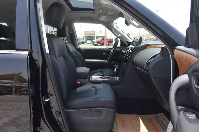 Подержанный Nissan Armada II Рестайлинг, 5.6 л, 2023 в Шардже от Alfaris Used Cars Черный цвет. Other | AUTO.AE