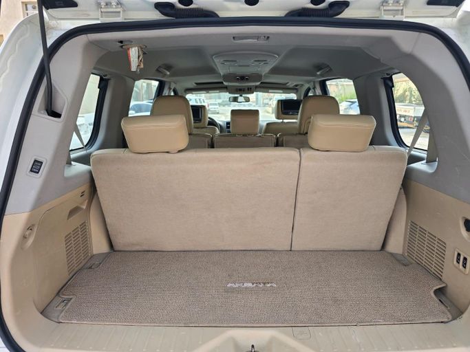 Подержанный Nissan Armada I Рестайлинг, 5.6 л, 2014 в Шардже от Auto Drive Белый цвет. GCC | AUTO.AE