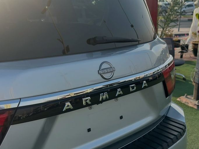 Used Nissan Armada II Facelift, 5.6 l, 2023 in Sharjah by Badar Used Cars, Silver color.  | AUTO.AE